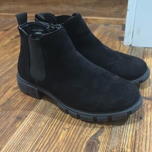 Girls Chelsea boots size 4 Black - moderately worn